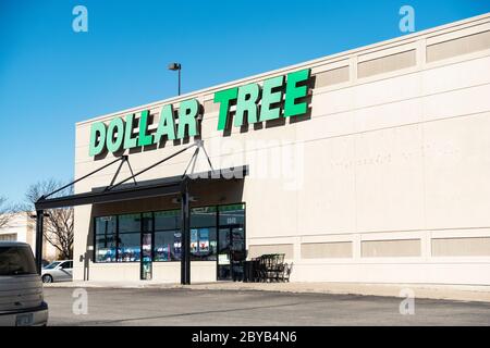 StoreFront und Eingang von Dollar Tree, einem Discounter-Shop. USA. Stockfoto