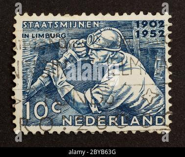 HOLLAND - UM 1950: Briefmarke gedruckt in den Niederlanden Stockfoto