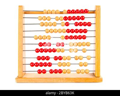Nahaufnahme von einem alten Abakus auf weißem Hintergrund Stockfoto
