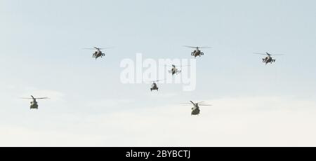 AH-64, Cougar, chinook Hubschrauber Stockfoto