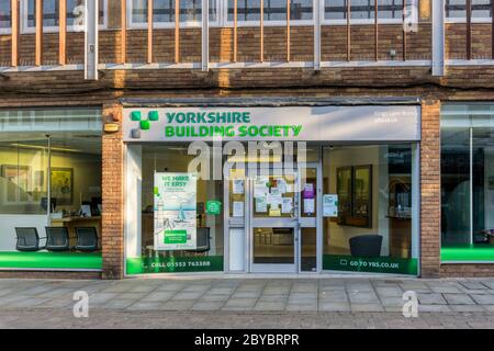 Eine Niederlassung der Yorkshire Building Society im Stadtzentrum von King's Lynn. Stockfoto