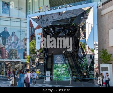 Eingang Tokyu Plaza in der Omotesando Street, Tokio, Japan Stockfoto