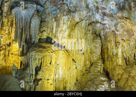 Kalkstein-Formationen in der Son Doong Höhle, Vietnam Stockfoto