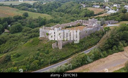 Luftaufnahme von Manorbier Castle, Pembrokeshire Wales, Großbritannien Stockfoto