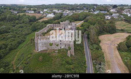 Luftaufnahme von Manorbier Castle, Pembrokeshire Wales, Großbritannien Stockfoto