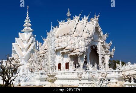 Hauptkapelle des berühmten Wat Rong Khun (Weißer Tempel) in Thailand Stockfoto