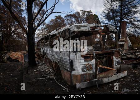 Die verbrannten Überreste der Brände, die Clifton Creek heimgesucht haben. Stockfoto