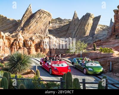 ANAHEIM, KALIFORNIEN - 2. Dezember 2016 - Radiator Springs Racers in Cars Land in California Abenteuer im Disneyland Resort Stockfoto