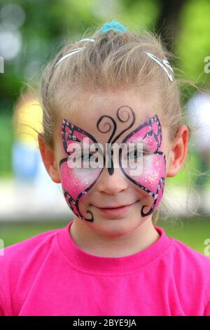 Nettes kleines Mädchen mit Make-up Stockfoto