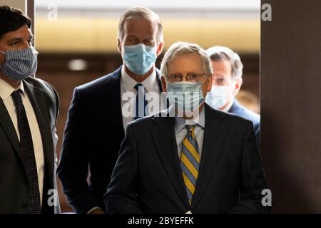 Washington, DC, USA. Juni 2020. Der Mehrheitsführer des US-Senats Mitch McConnell (R) kommt zum Mittagessen des GOP Senats auf dem Capitol Hill in Washington, DC, am 9. Juni 2020. Kredit: Ting Shen/Xinhua/Alamy Live News Stockfoto