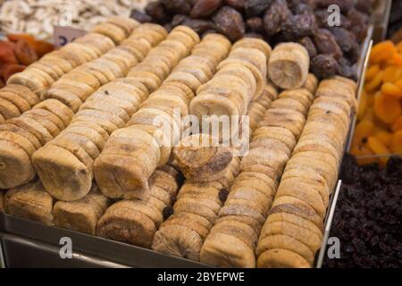 Nahaufnahme von getrockneten Feigen zum Verkauf, auf dem Mahane Yehuda Markt, Jerusalem, Israel Stockfoto