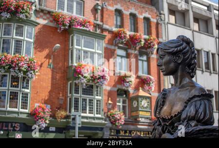 Dublin, Irland - 29. JULI 2019: Nahaufnahme der legendären Molly Malone Statue in der Suffolk Street Stockfoto