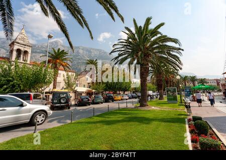 Makarska, Kroatien - September 24 2011: Schöner Tag im Hafen von Makarska Stockfoto