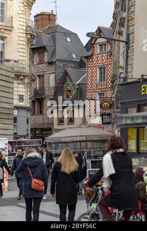 Rennes, Frankreich - Dezember 28 2019: Schöner Wintertag in der Altstadt von Rennes, Normandie Stockfoto