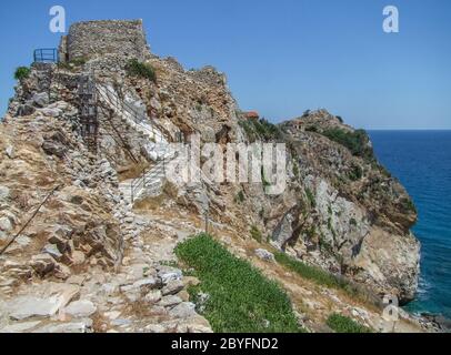 Küstenlandschaft rund um Kastro bei Skiathos, einer der griechischen Sporaden Inseln Stockfoto