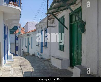 Gasse bei Glossa in Skopelos bei der Inselgruppe der Sporaden in Griechenland Stockfoto