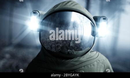 Astronaut im Nebelnachtschauenwald. Angst und Schrecken. Landeplatz. 4K-Animation. 3d-Rendering. Stockfoto