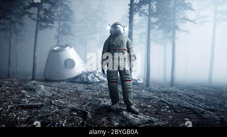 Astronaut im Nebelnachtschauenwald. Angst und Schrecken. Landeplatz. 4K-Animation. 3d-Rendering. Stockfoto