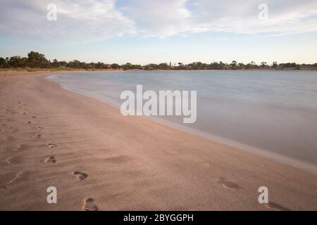 Der unberührte Strand und das flache Wasser in Kalbarri, eine Reise in westaustralien Stockfoto