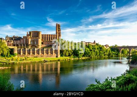 Albi, Kathedrale Saint Cecile am Fluss Tarn, Albi von der UNESCO zum Weltkulturerbe erklärt, Departement Tarn, Occitanie, Frankreich Stockfoto