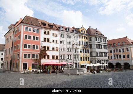 09. Juni 2020, Sachsen, Görlitz: Blick auf den Untermarkt mit Neptun-Brunnen. Der Untermarkt ist der Hauptmarkt in der Altstadt von Görlitz. Gebäude der Spätgotik, Renaissance und Barock säumen den großen, fast quadratischen Platz. Foto: Sebastian Kahnert/dpa-Zentralbild/ZB Stockfoto