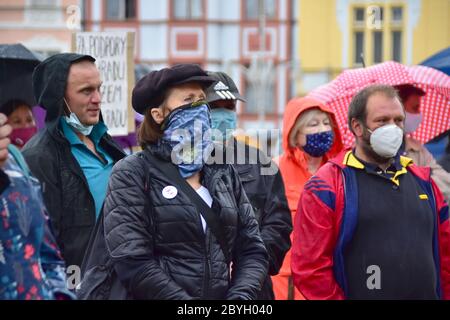 Protest von Millionen Momenten für die NGO Demokratie gegen Regierungsmaßnahmen nicht nur während der Coronavirus-Epidemie beginnt in Ceske Budejovice, Tschechische Republik, Stockfoto