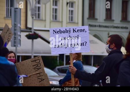 Protest von Millionen Momenten für die NGO Demokratie gegen Regierungsmaßnahmen nicht nur während der Coronavirus-Epidemie beginnt in Ceske Budejovice, Tschechische Republik, Stockfoto