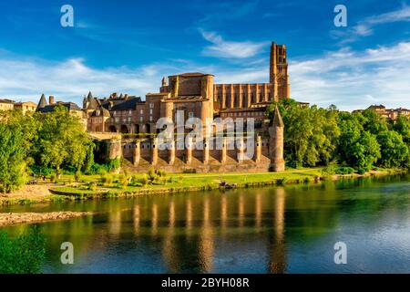 Albi, Kathedrale Saint Cecile am Fluss Tarn, Albi von der UNESCO zum Weltkulturerbe erklärt, Departement Tarn, Occitanie, Frankreich Stockfoto