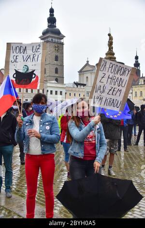 Protest von Millionen Momenten für die NGO Demokratie gegen Regierungsmaßnahmen nicht nur während der Coronavirus-Epidemie beginnt in Ceske Budejovice, Tschechische Republik, Stockfoto