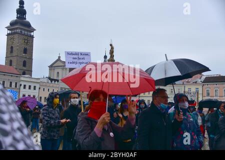 Protest von Millionen Momenten für die NGO Demokratie gegen Regierungsmaßnahmen nicht nur während der Coronavirus-Epidemie beginnt in Ceske Budejovice, Tschechische Republik, Stockfoto