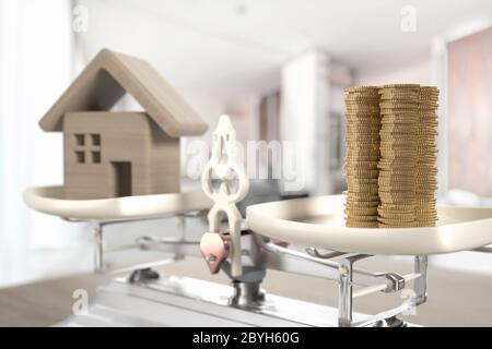 Haus und Münzen auf der Skala als Illustration eines Hauskredits und andere Immobilienkosten. 3d-Darstellung Stockfoto