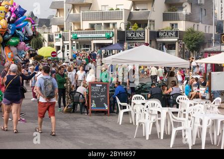 Sonntag Flohmarkt, Dinard, Bretagne, Frankreich Stockfoto