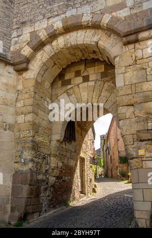 Tor der Bastide von Cordes sur Ciel, beschriftet die schönsten Dörfer Frankreichs, Tarn-Departement, Okzitanien, Frankreich, Europa Stockfoto