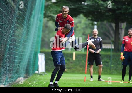 Karlsruhe, Deutschland. 10. Juni 2020. Torwart-Training: Torwart Sven Müller (TOP/KSC) und Paul Loehr. GES/Football/2. Bundesliga: Training des Karlsruher SC, 10.06.2020 Fußball: 2. Liga: Training des Karlsruher SC, 10. Juni 2020 Quelle: dpa/Alamy Live News Stockfoto
