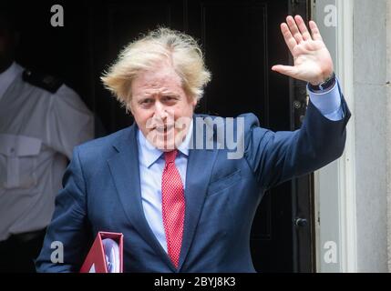 London, Großbritannien. Juni 2020. Premierminister Boris Johnson überlässt 10 Downing Street dem Parlament für die Fragen des Premierministers. Er wird Fragen von Keir Starmer über den Versandkarton stellen. Quelle: Tommy London/Alamy Live News Stockfoto