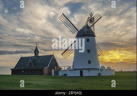 Lytham Windmill und Rettungsboot Haus Stockfoto