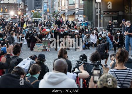 Ein Protest der Schwarzen Leben in Barclay’s Center, Brooklyn, New York am 01. Juni 2020. Der Mord an George Floyd hat globale Unruhen und eine rene ausgelöst Stockfoto