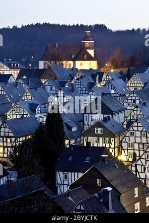 Altstadt mit Fachwerkhäusern in Freudenberg. Stockfoto