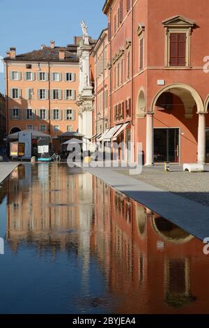 Italien/Modena – 23. Juni 2019: Piazza Roma und Militärakademie in Modena in der Emilia-Romagna. Es ist bekannt für seinen Balsamico-Essig, Oper und Ferra Stockfoto