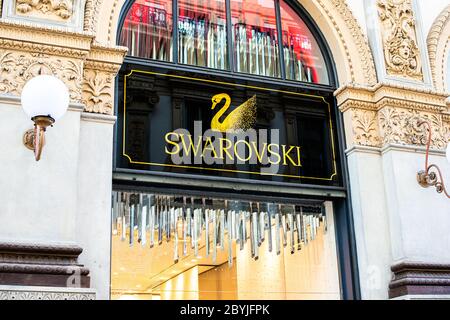 Mailand, Italien, 20. Dezember 2018: Swarovski-Geschäft in Mailand. Montenapoleone. Fashion Week Swarovski Shopping. Stockfoto