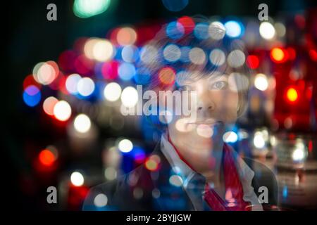 Frau und bunte Licht Effekt in Frankreich. Stockfoto