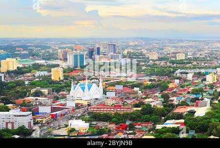 Metro Cebu bei Sonnenuntergang Stockfoto