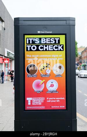 Wood Green, London, Großbritannien. Juni 2020. Coronavirus Pandemie: Teenage Cancer Trust Ermutigung Menschen zu überprüfen, ob sie Symptome haben. Kredit: Matthew Chattle/Alamy Live News Stockfoto