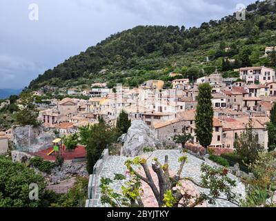 Schönes mittelalterliches Dorf Peille in den französischen Alpen, Cote d'Azur, französische Riviera, Provence, Frankreich, Europa Stockfoto