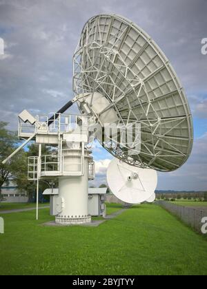 Satellitenschüssel Stockfoto