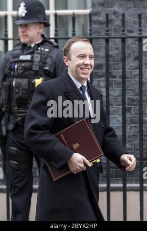 Matt Hancock, Abgeordneter, Politiker der Konservativen Partei, Minister für Gesundheit, lächelt, als er die Downing Street 10, London, verlässt Stockfoto