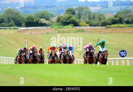 Boughtinthebark und Jockey James Doyle gewinnen das Navan Handicap (45-65) (Div 1) auf der Navan Racecourse, County Meath, Irland. Stockfoto