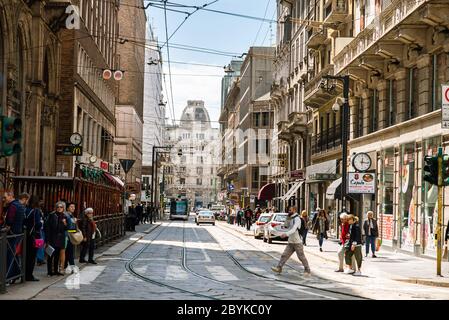 Mailand. Italien - 21. Mai 2019: Straße in Mailand. Via Giuseppe Mazzini. Altstadt. Straßenbahnlinie. Stockfoto