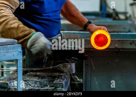 Glasbläser bei der Arbeit in Malta Stockfoto