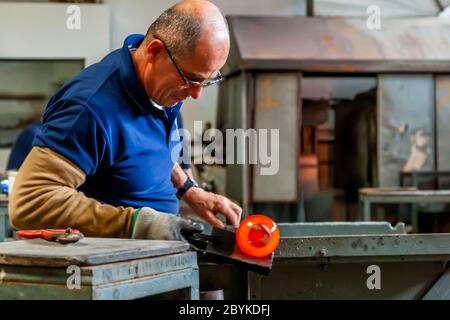 Glasbläser bei der Arbeit in Malta Stockfoto